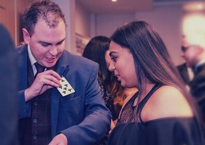 magicians in nottingham entertaining at party