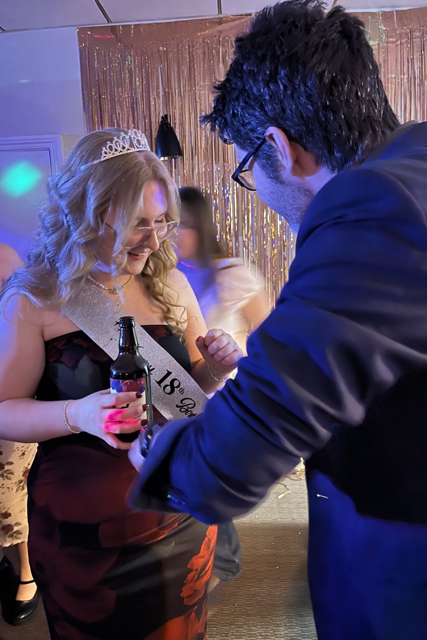 birmingham magician entertaining a guest with close up magic