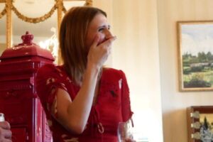 a guests reaction to a wedding magician